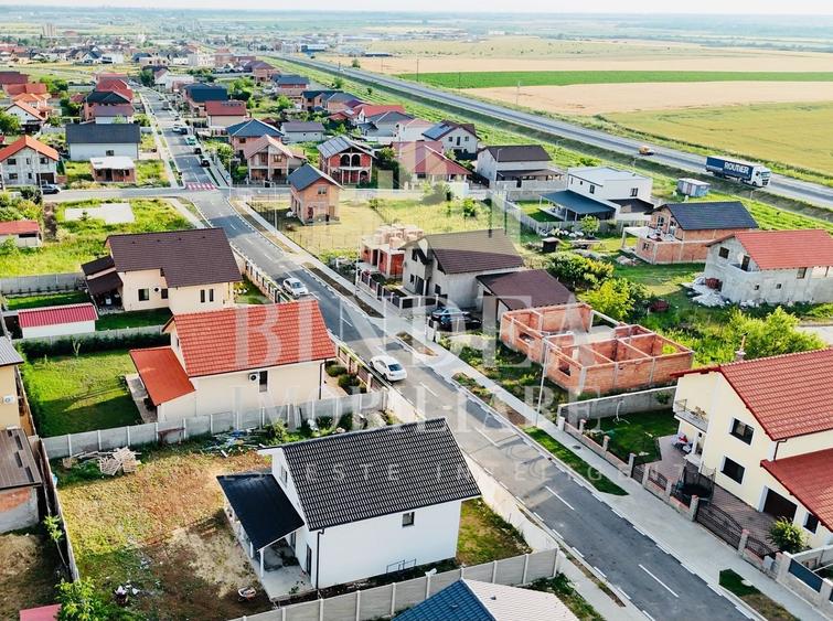 Casă individuală cu 4 camere cu Canalizare în Giarmata