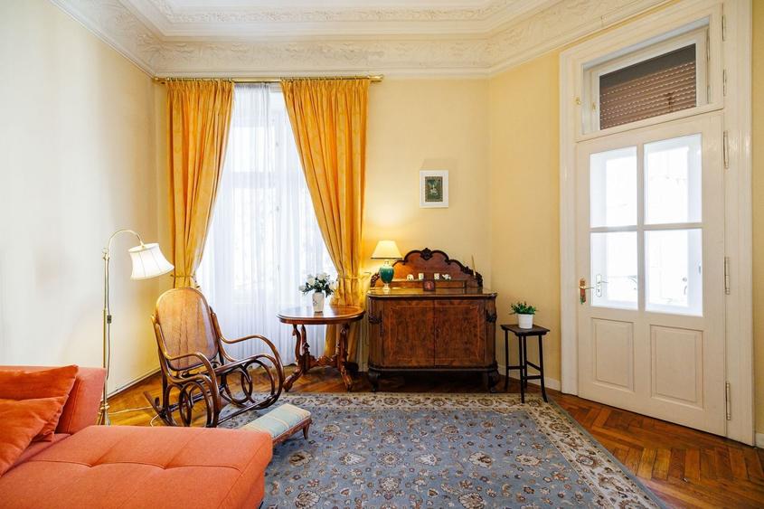 Apartament cu 3 camere semidecomandat, mobilat în Ultracentral