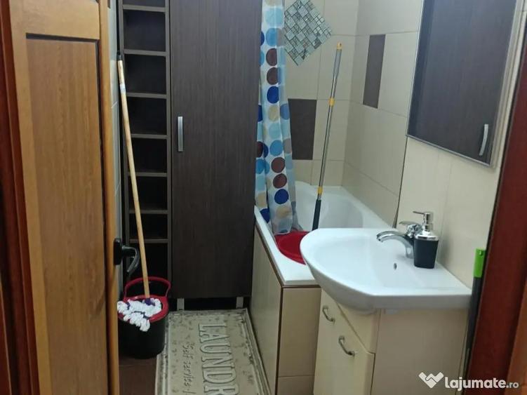 Garsonieră decomandată în