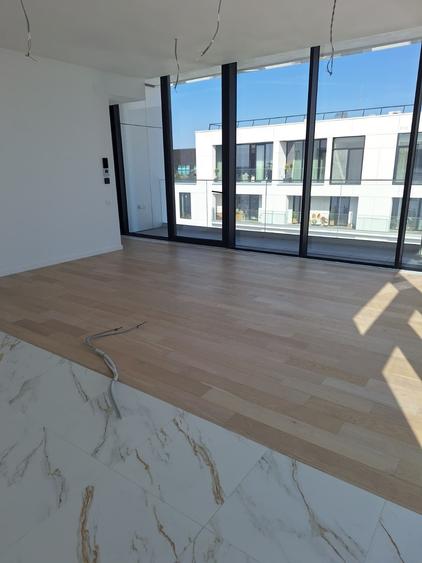 Penthouse cu 4 camere semidecomandat în 13 Septembrie