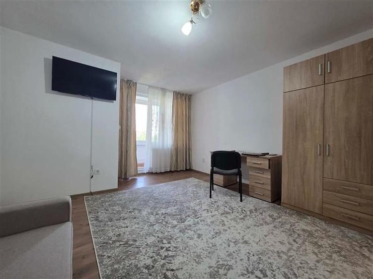Garsonieră semidecomandată în 13 Decembrie