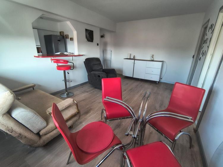 Apartament cu 2 camere semidecomandat, mobilat în P-ța Ovidiu