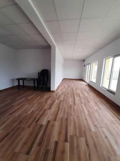 Casă cu 4 camere în Pădurani