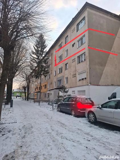 Apartament cu 4 camere decomandat în Central