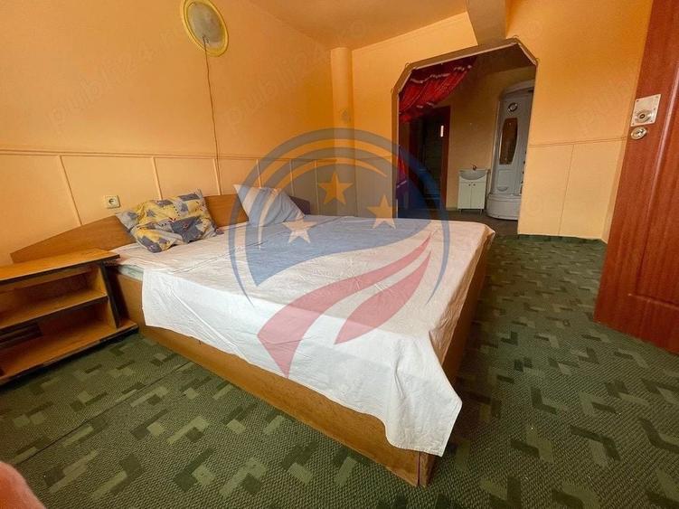 Casă individuală cu 12 camere cu Canalizare în Rânca