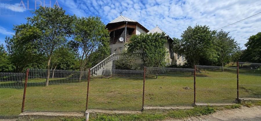 Casă cu 5 camere cu Teren 2320 Mp în Herina