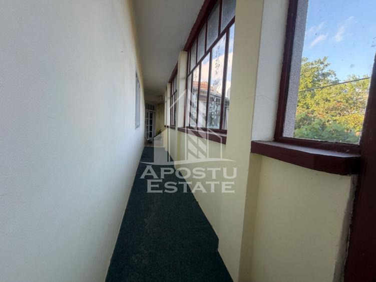 Casă individuală cu 4 camere cu Canalizare în Carani