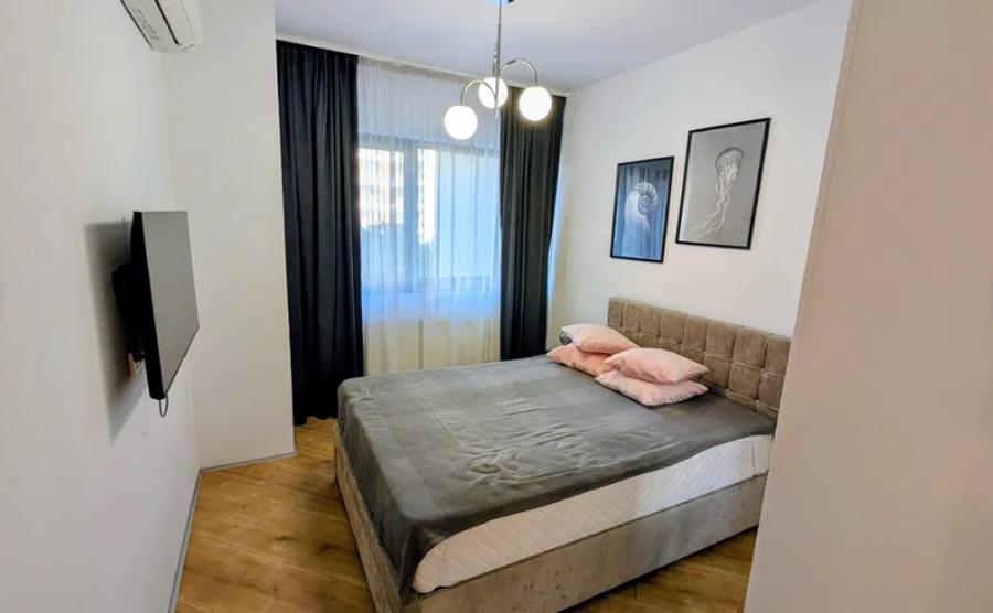 Apartament cu 3 camere semidecomandat în Pipera
