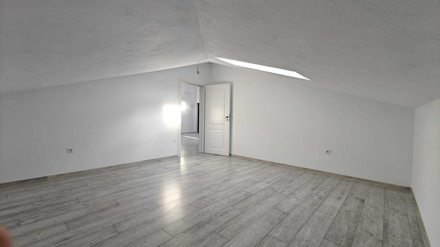 Apartament cu 3 camere semidecomandat în Șelimbăr