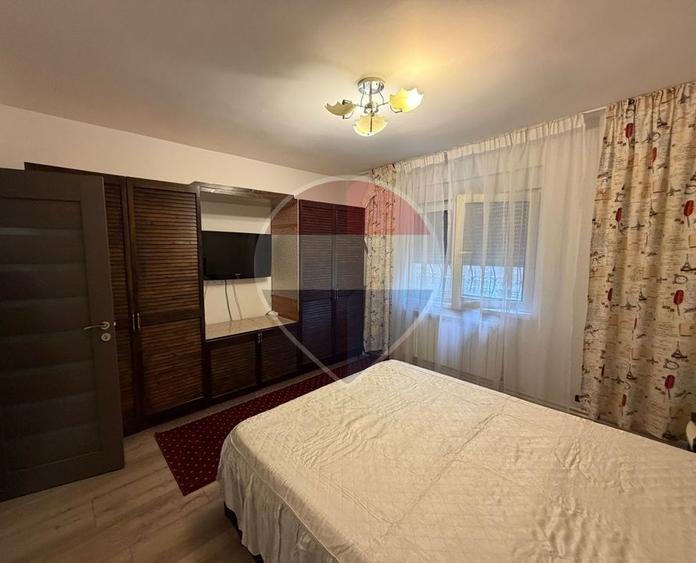 Apartament cu 3 camere decomandat, mobilat în Central
