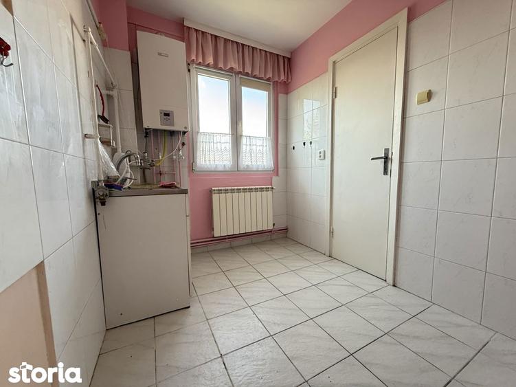 Apartament cu 3 camere semidecomandat în Circumvalațiunii