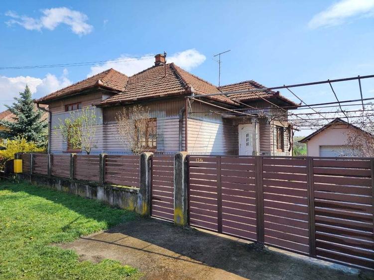 Casă cu 4 camere în Sântandrei