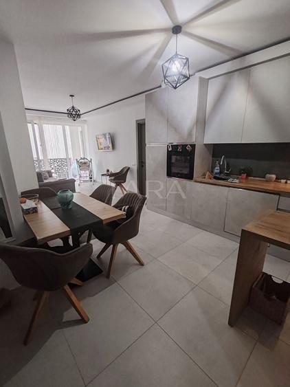 Apartament cu 3 camere semidecomandat, mobilat în Vest