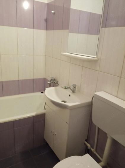 Garsonieră decomandată în Central