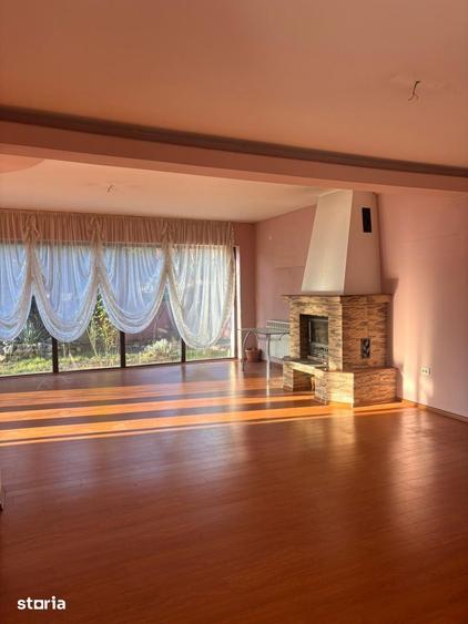 Casă cu 5 camere cu Teren 2250 Mp în Central