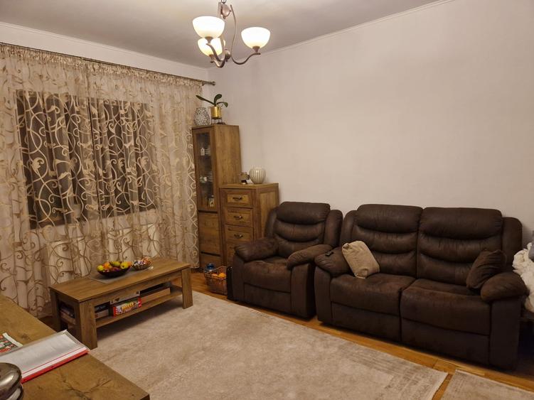 Duplex cu 6 camere cu Canalizare în Moara de Vânt