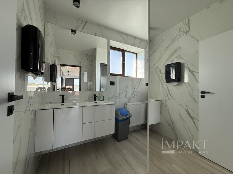 Casă individuală cu 8 camere cu Canalizare în Borhanci
