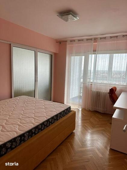 Apartament cu 3 camere semidecomandat în Pantelimon
