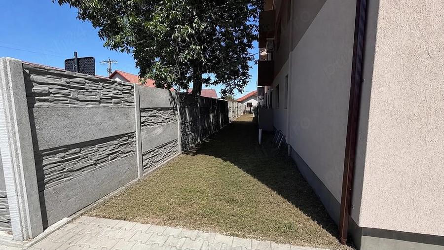 Apartament cu 3 camere decomandat în Giarmata