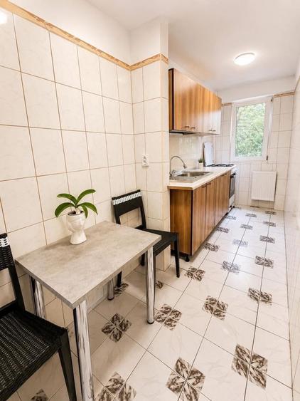 Apartament cu 3 camere decomandat în Lacul Tei