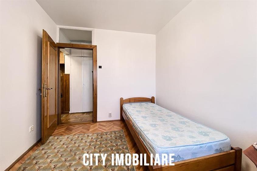 Apartament cu 4 camere decomandat în Semicentral