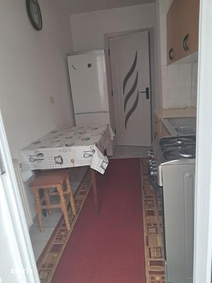 SE INCHIRIAZA Apartament Cu 2 camere - 3