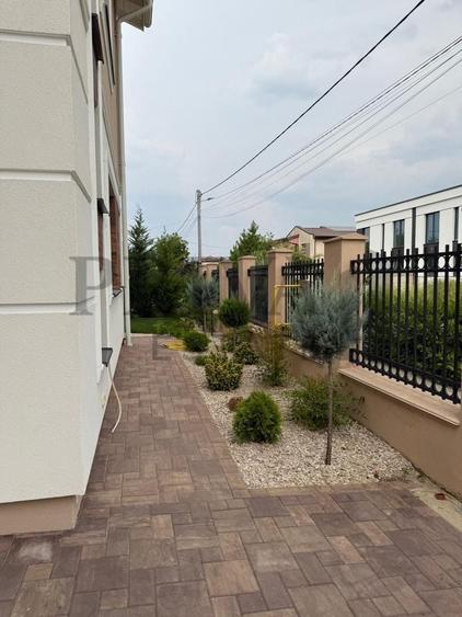 Casă individuală cu 5 camere cu Canalizare în Dumbrăvița