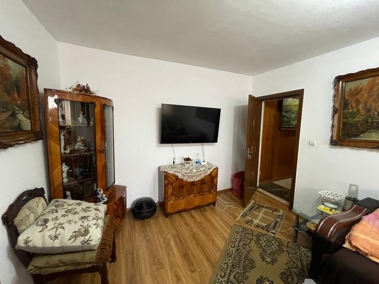 Apartament cu 3 camere, mobilat în Girocului