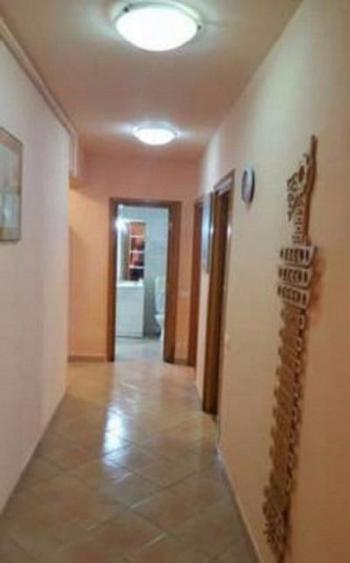 Apartament cu 3 camere decomandat, mobilat în Central