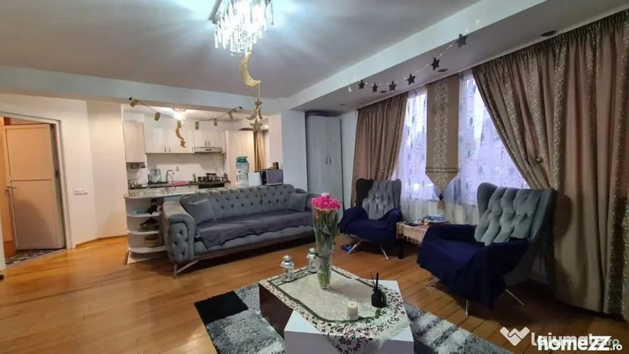 Casă cu 7 camere cu Teren 300 Mp în Mihai Bravu