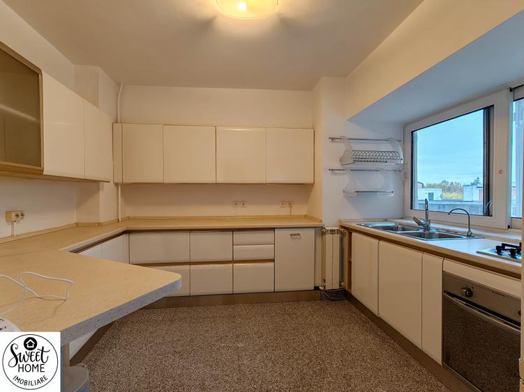 Apartament cu 5 camere decomandat în Unirii