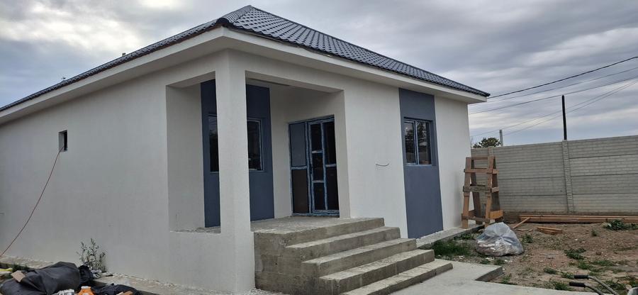 Casă individuală cu 4 camere cu Teren 300 Mp în Est