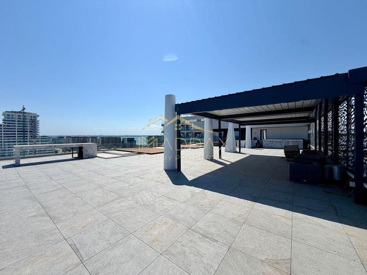 Penthouse cu 5 camere decomandat, mobilat în Central