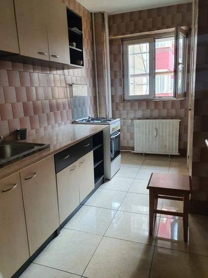 Apartament cu 3 camere decomandat, mobilat în Dristor
