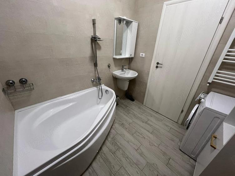 Apartament cu 2 camere decomandat în 1 Decembrie