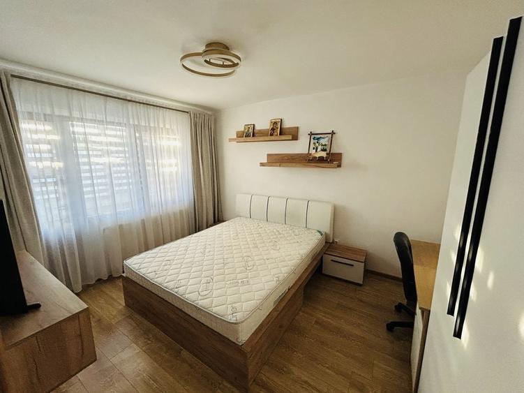 Apartament cu 3 camere semidecomandat în Mioriței