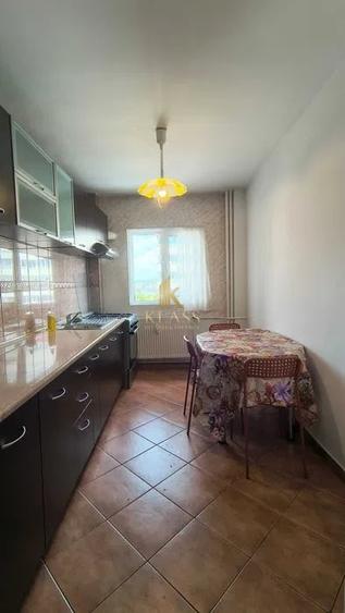 Apartament cu 2 camere semidecomandat, mobilat în Turda