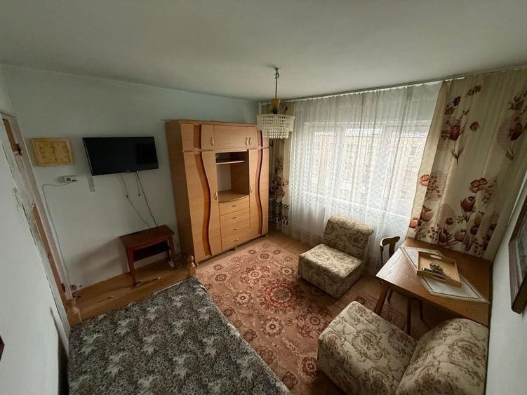 Apartament cu 3 camere decomandat în Petros