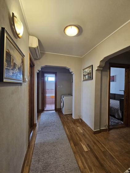 Apartament cu 3 camere decomandat în Boema