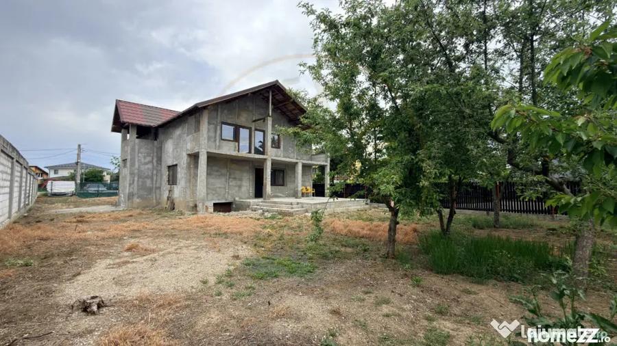 Casă cu 7 camere cu Teren 800 Mp în Mărăcineni