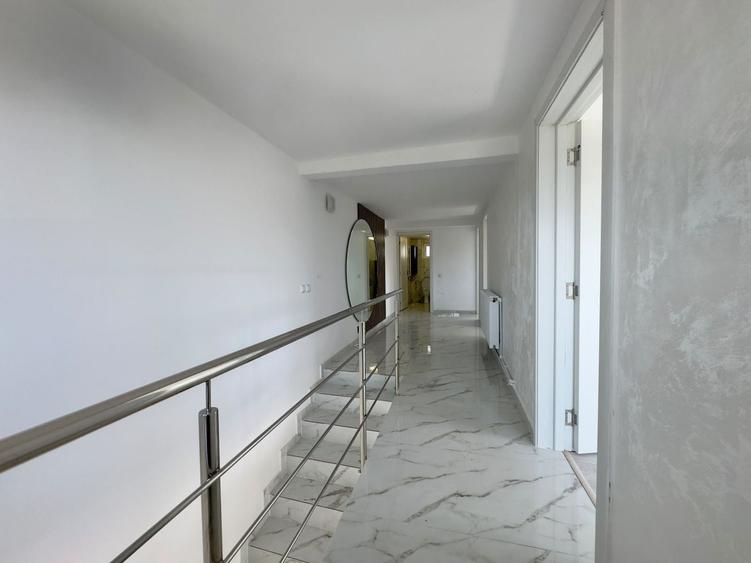 Casă individuală cu 4 camere cu Canalizare în Dobroești