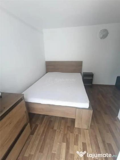 Casă cu 16 camere cu Teren 694 Mp în Central