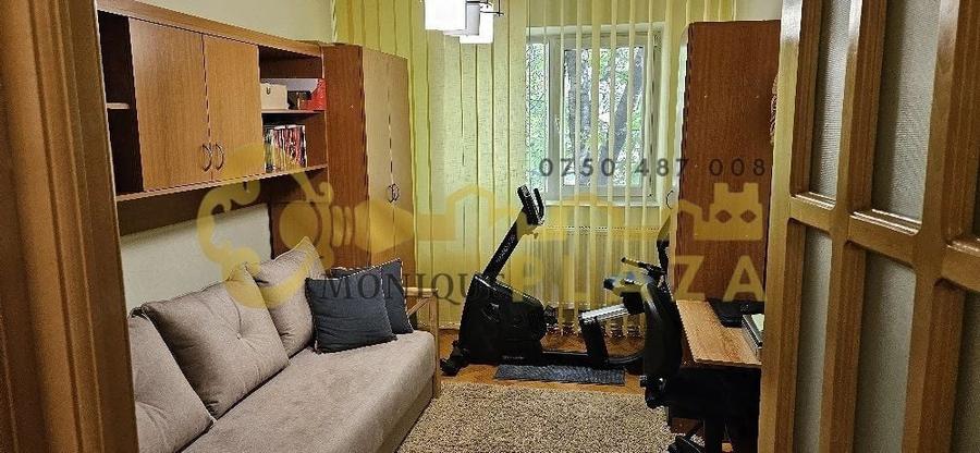 Apartament cu 4 camere decomandat, mobilat în Central