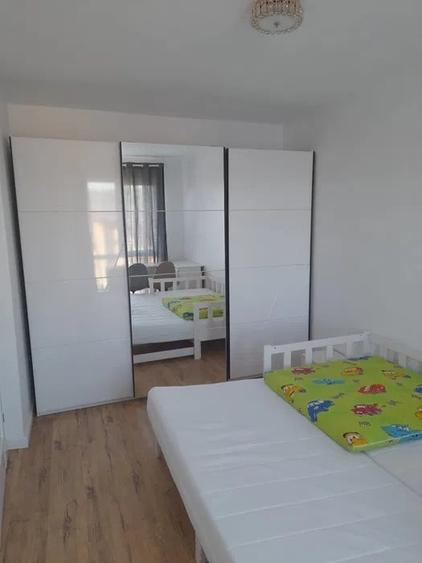 Apartament cu 3 camere semidecomandat, mobilat în Florești — fotografia 3