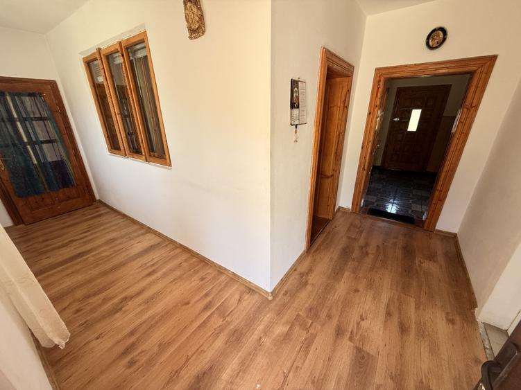 Casă cu 5 camere cu Teren 2146 Mp în Lerești
