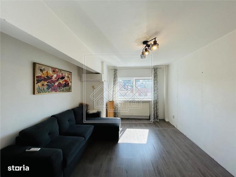 Apartament cu 2 camere decomandat în Ștrand