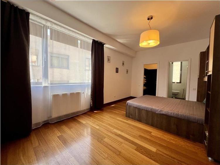 Apartament cu 5 camere decomandat, mobilat în Herăstrău