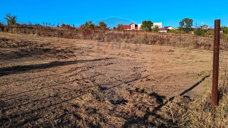 Teren agricol intravilan de 3778 mp, în Brănești