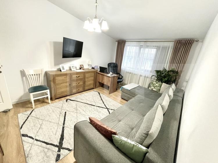 Apartament cu 2 camere semidecomandat, mobilat în Ipotești