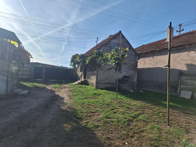 Casă cu 3 camere în Bărăștii Hațegului